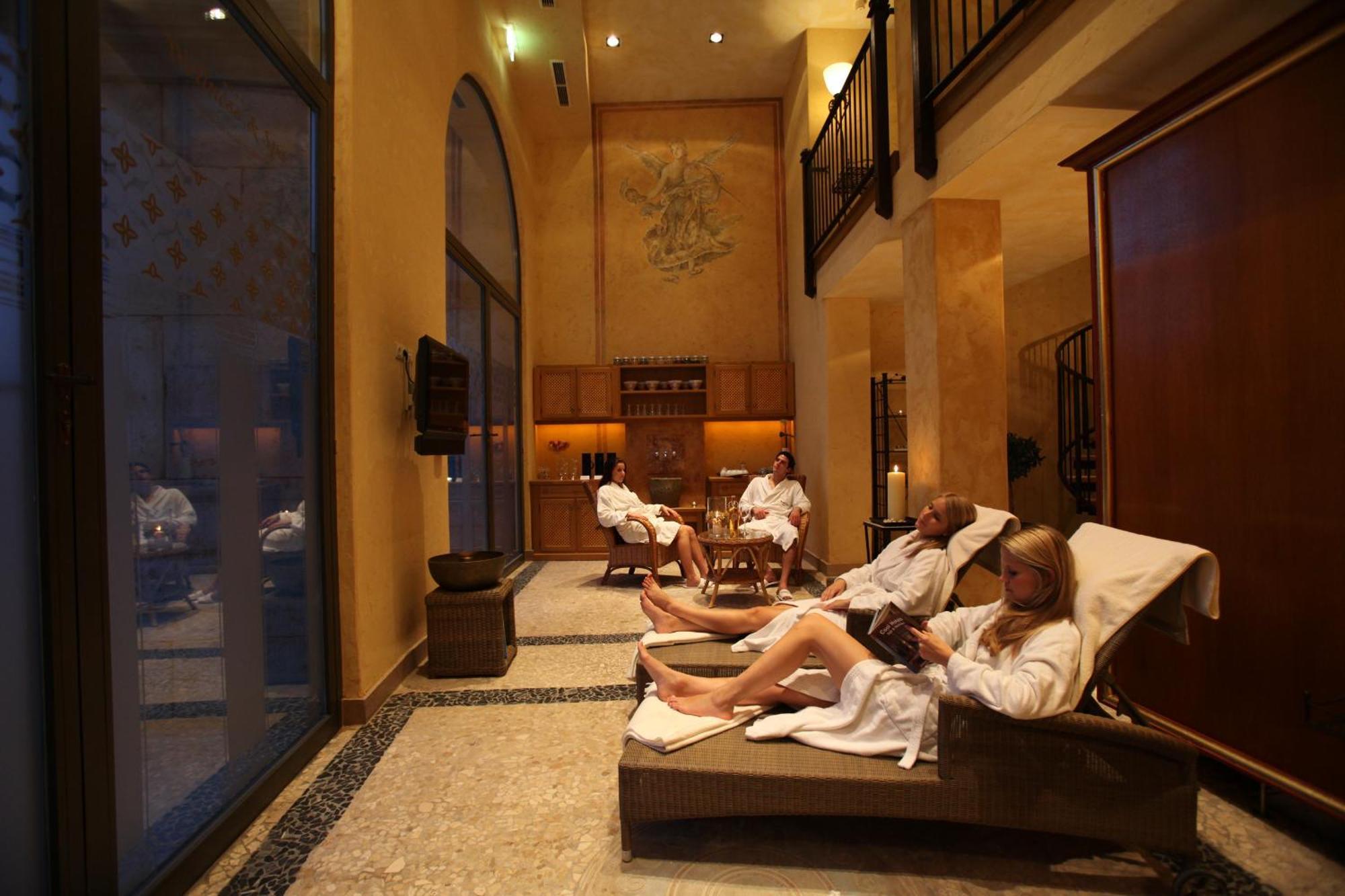 4 Hotel Rust Bagian luar foto