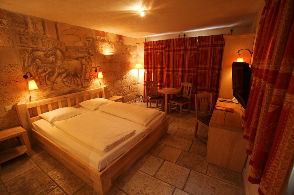 4 Hotel Rust Bagian luar foto