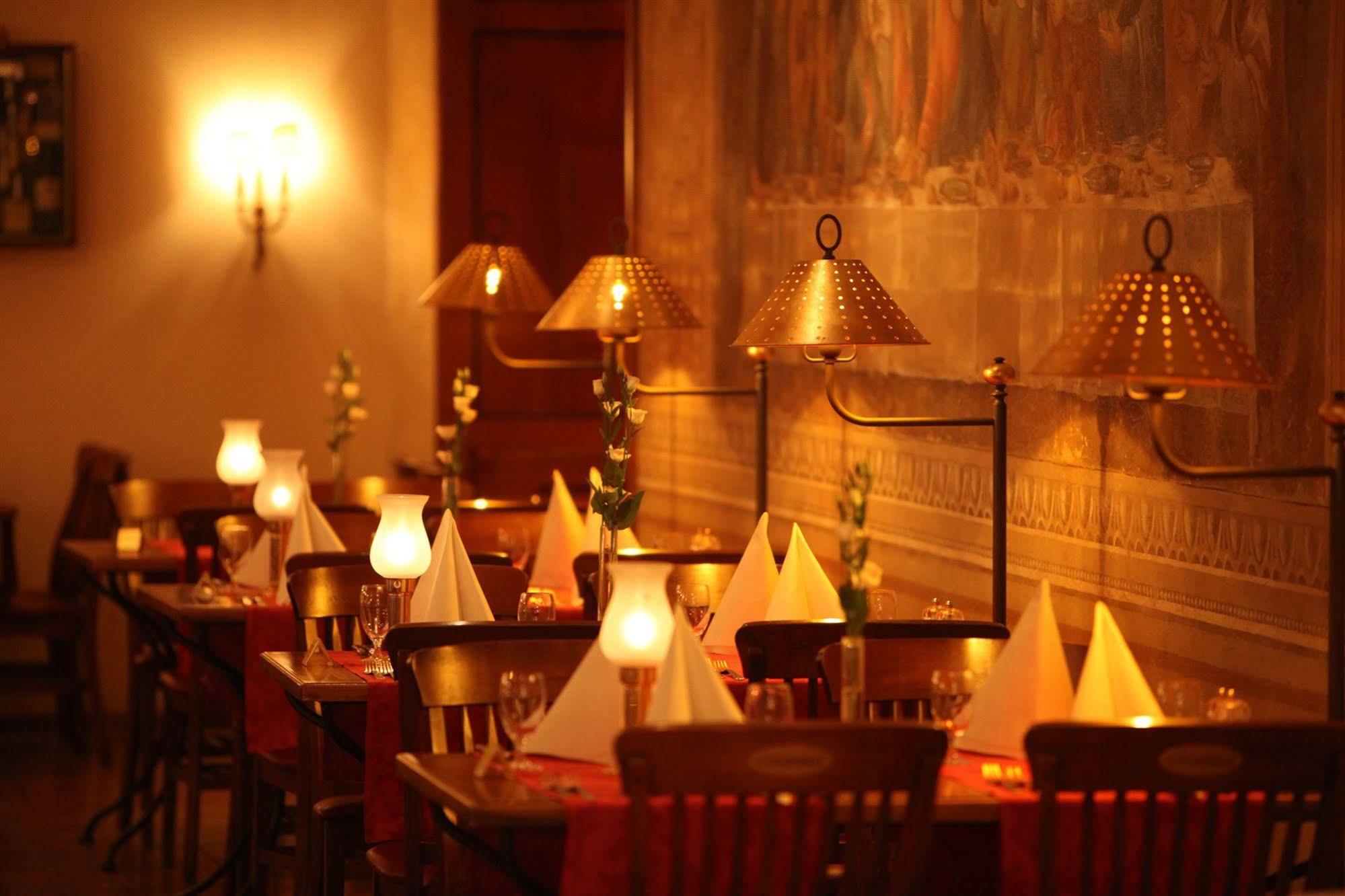 4 Hotel Rust Bagian luar foto