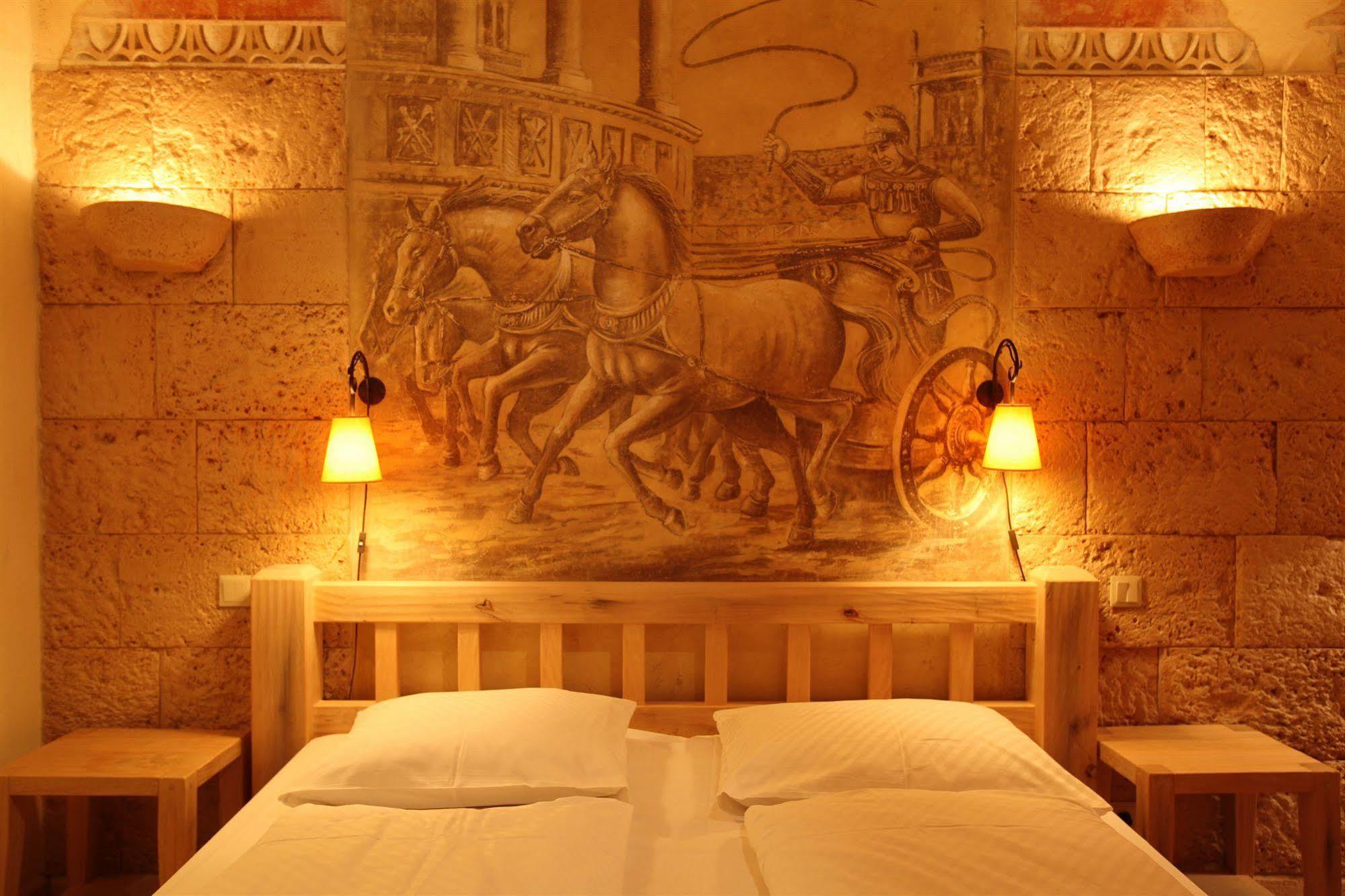 4 Hotel Rust Bagian luar foto