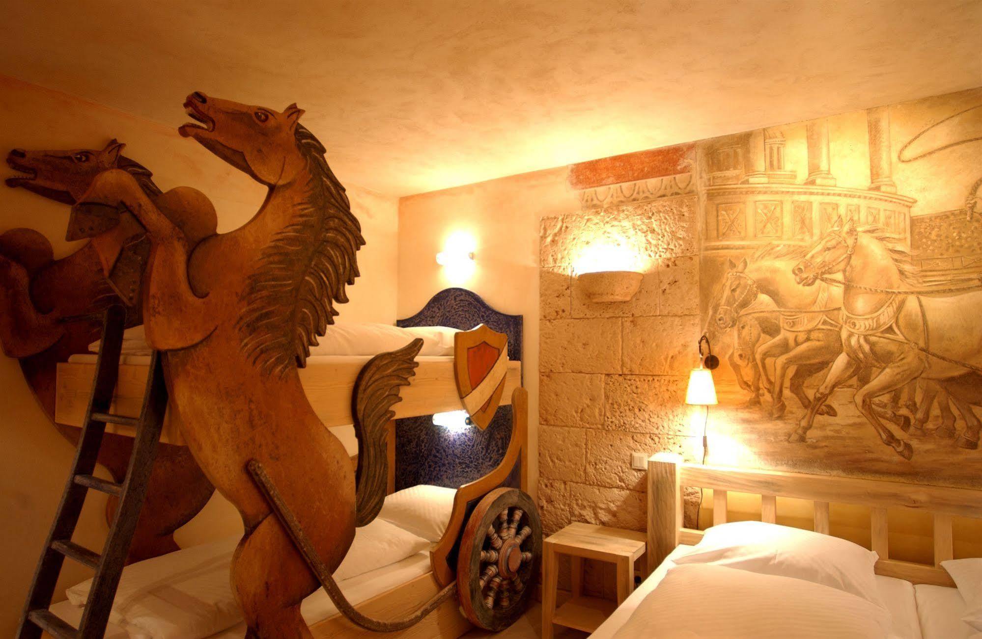 4 Hotel Rust Bagian luar foto