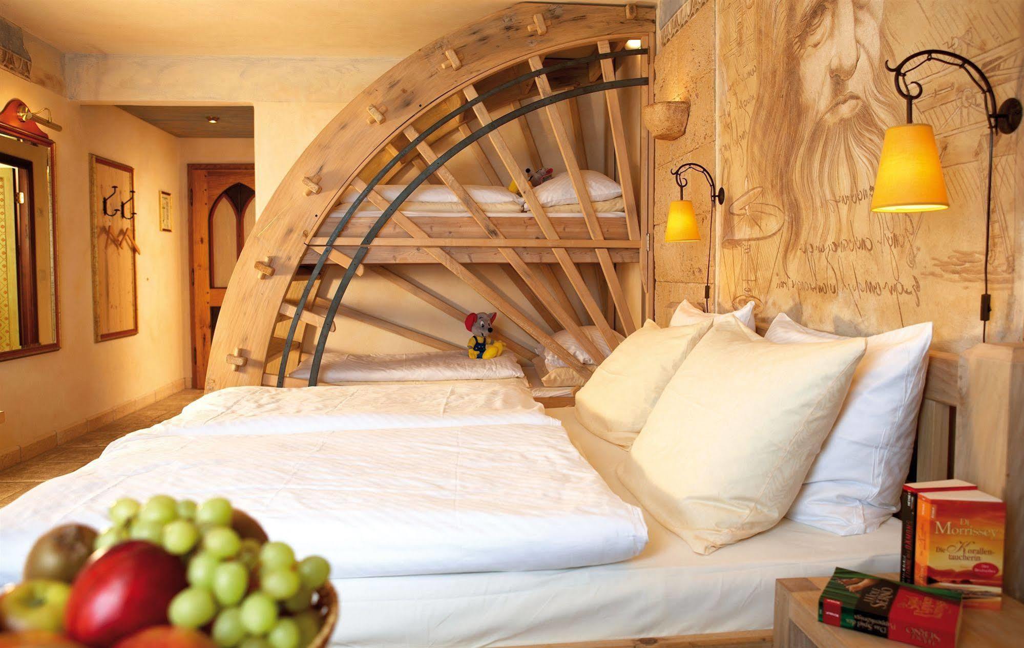 4 Hotel Rust Bagian luar foto